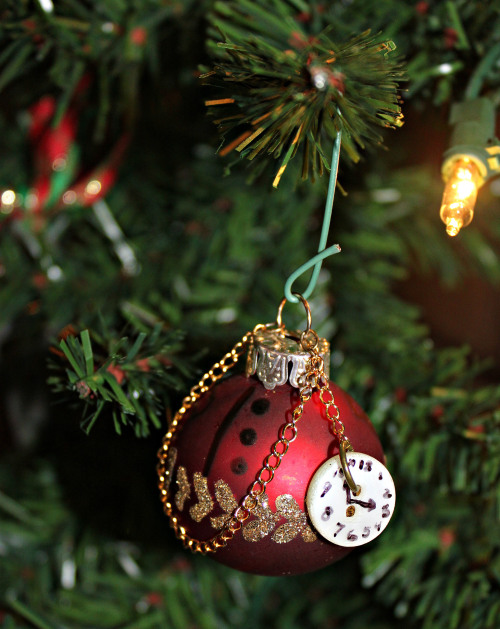 DIY Santa's pocket watch ornament