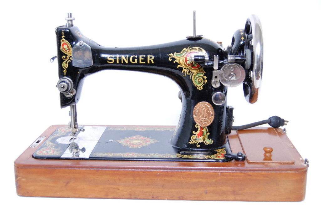 sd0190-singer-antique-electric-sewing-machine-w-case-extras-1908