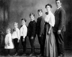 Victorian family photo - photo caption contest