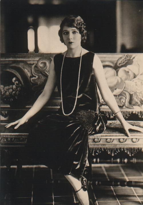 The 1920s Woman - Flapper and beyond - Recollections Blog