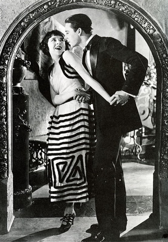 Still of Colleen Moore and Ben Lyon in Flaming Youth