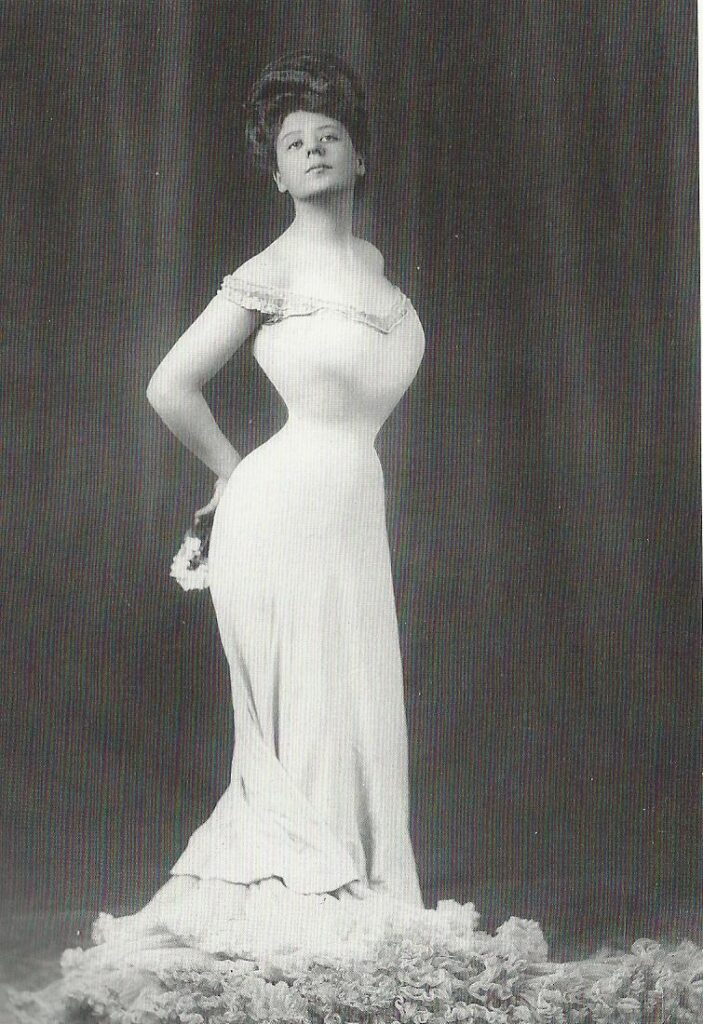 Ladies Fashion 1908, long and elegant lines with corset to achieve a  narrow-waisted figure with full chest, completed with Gibson girl  hairstyle, frontal and back view Stock Photo - Alamy