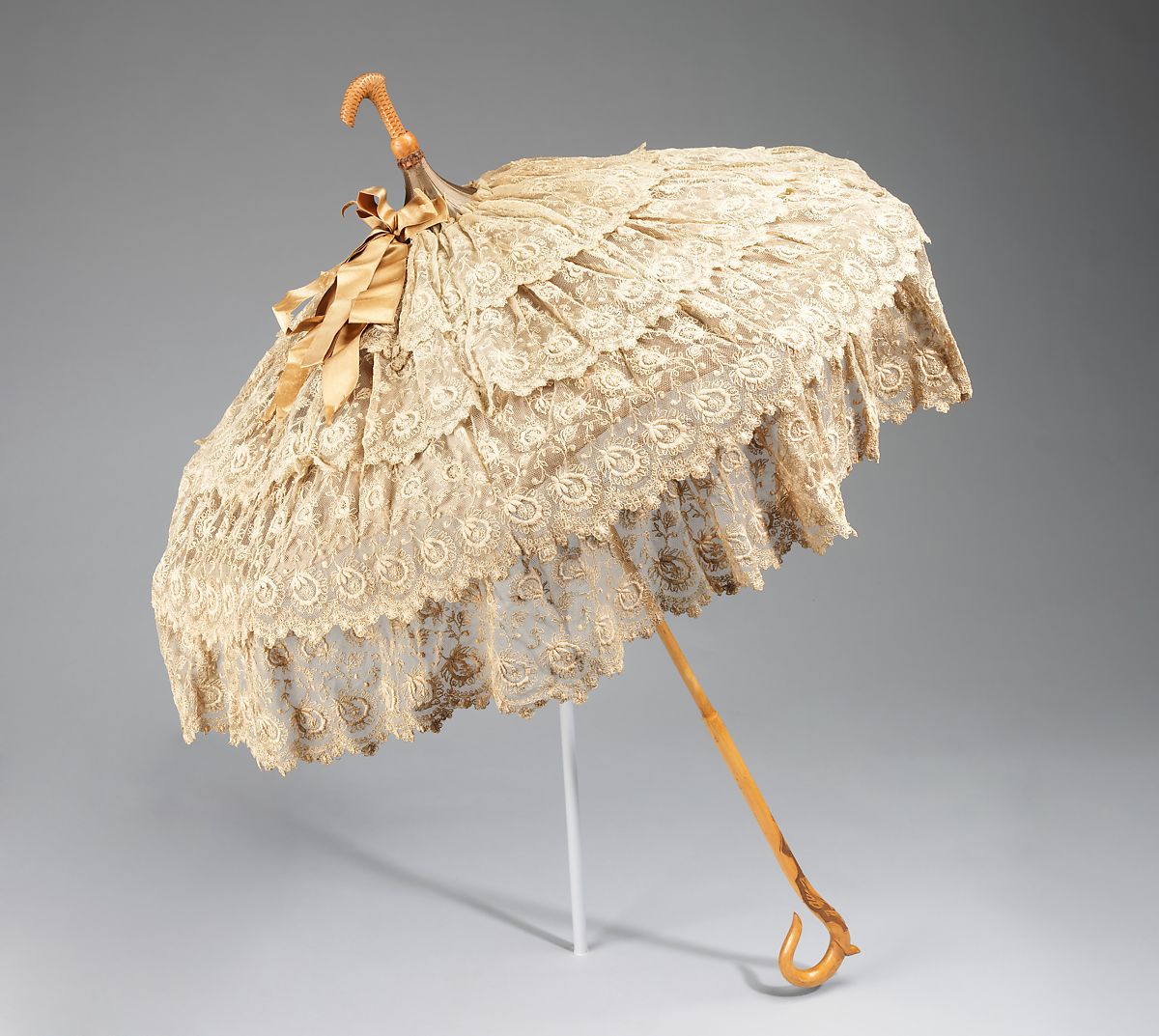 Victorian parasols: dainty demure - Recollections Blog