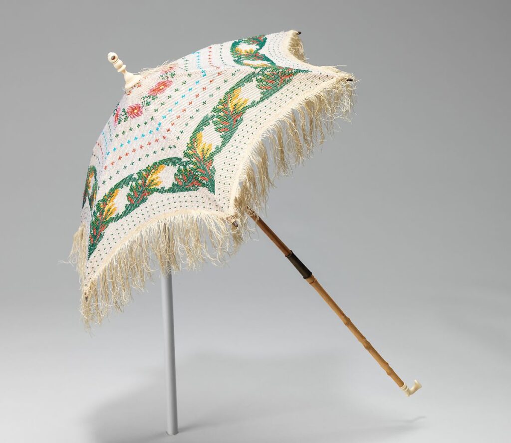 Edwardian accessories: a parasol and a hat < with my hands - Dream