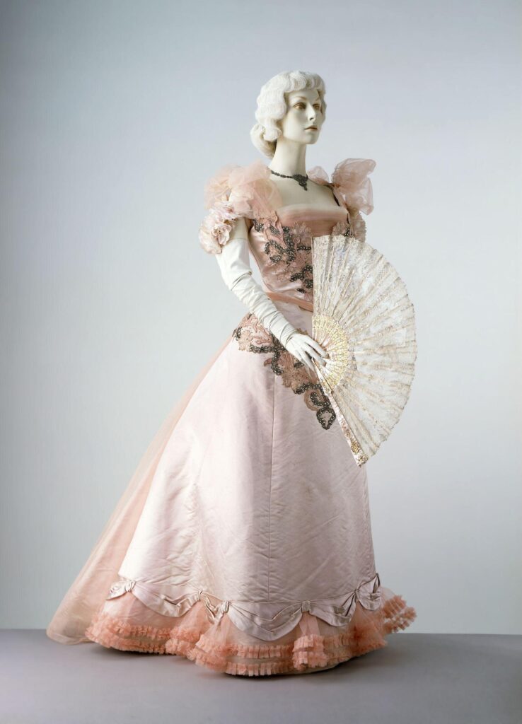 Led by simplicity: Victorian ball gowns - Recollections Blog