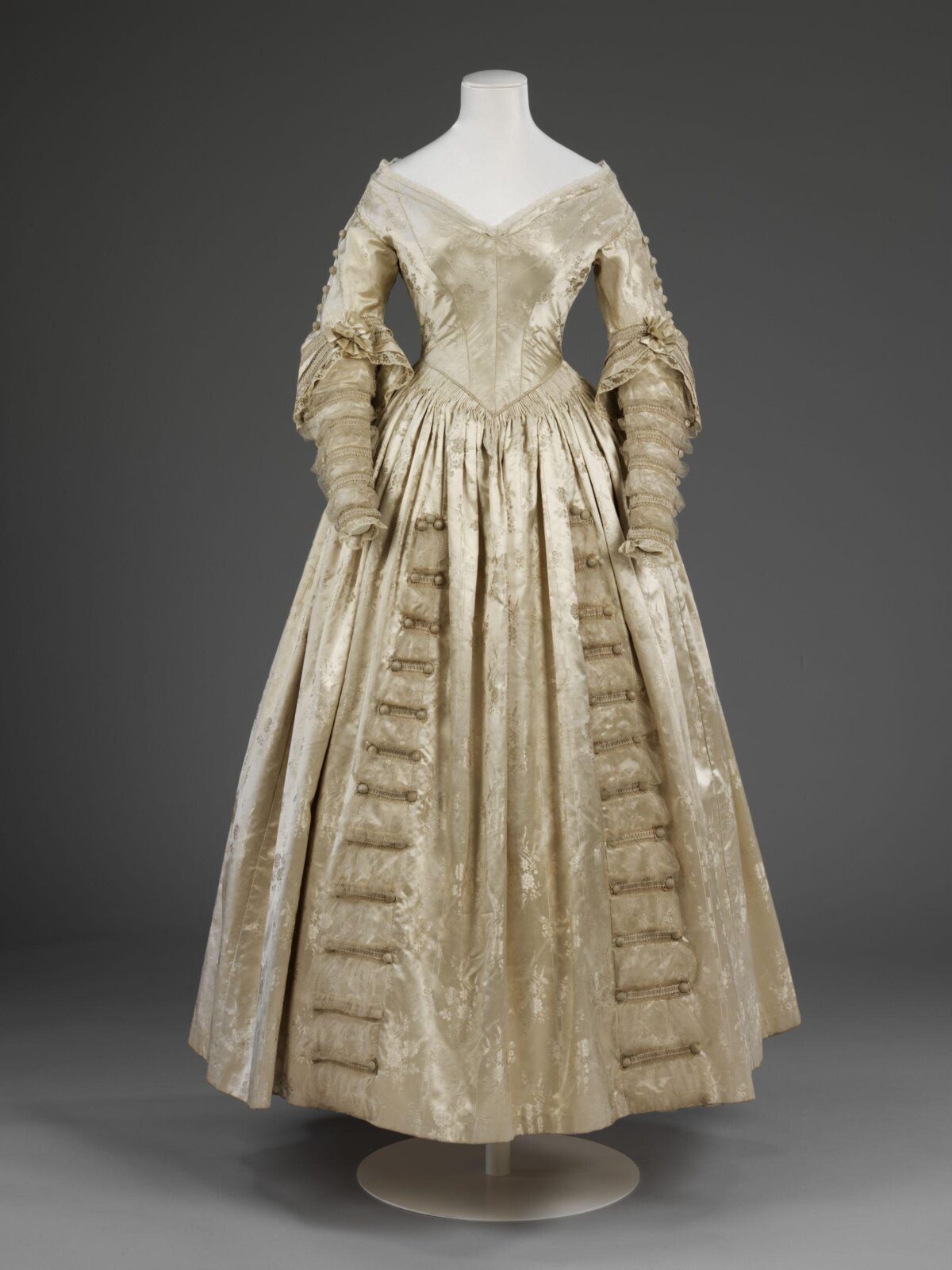 Did Queen Victoria turn Victorian Wedding Dresses White ...